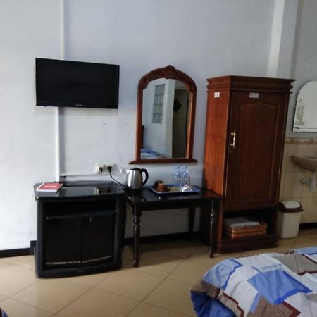Oyo 2671 Wisma Djaja Syariah Bojonegoro Экстерьер фото