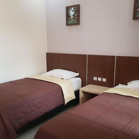 Oyo 2671 Wisma Djaja Syariah Bojonegoro Экстерьер фото
