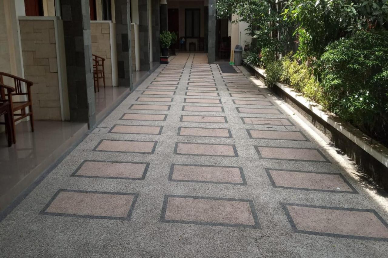 Oyo 2671 Wisma Djaja Syariah Bojonegoro Экстерьер фото