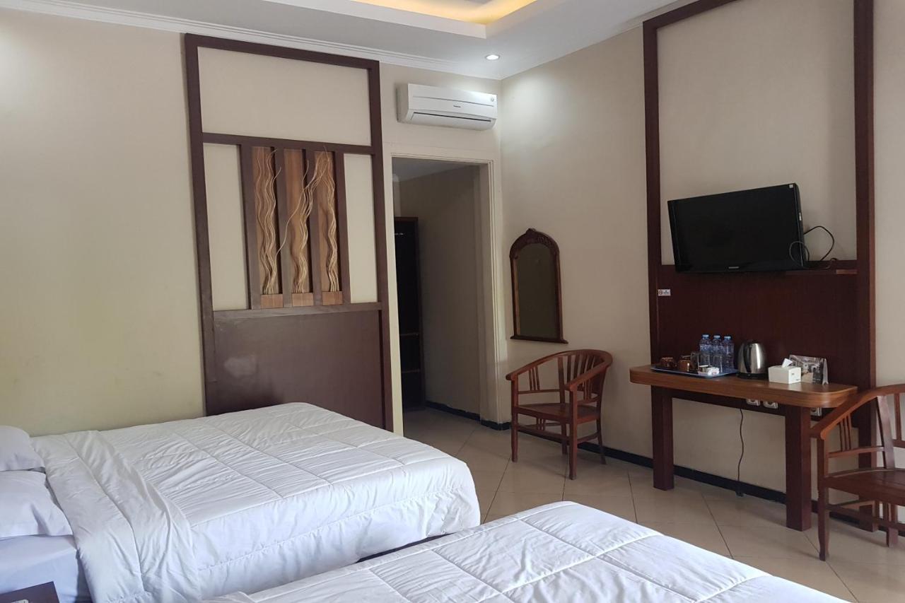 Oyo 2671 Wisma Djaja Syariah Bojonegoro Экстерьер фото