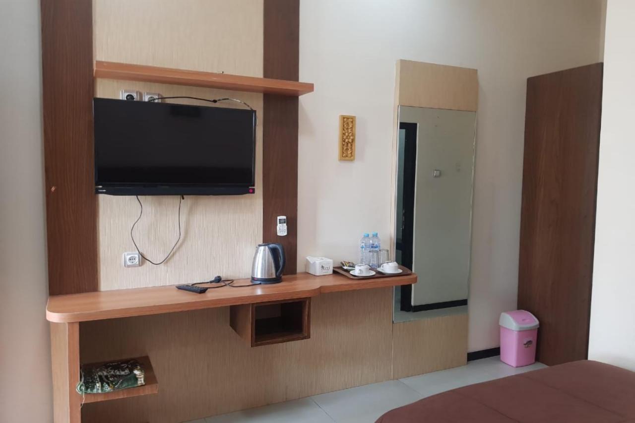 Oyo 2671 Wisma Djaja Syariah Bojonegoro Экстерьер фото